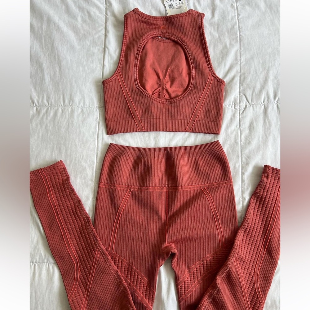 Fabletics Set - Picture 2 of 2
